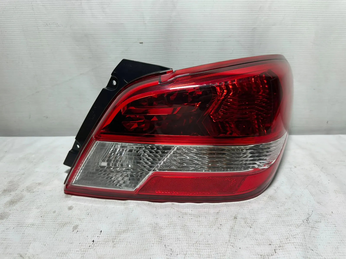 Calavera Ext Mirage G4 Sedan 2021 22 23 2024 Usada Derecho/pasajero Rojo