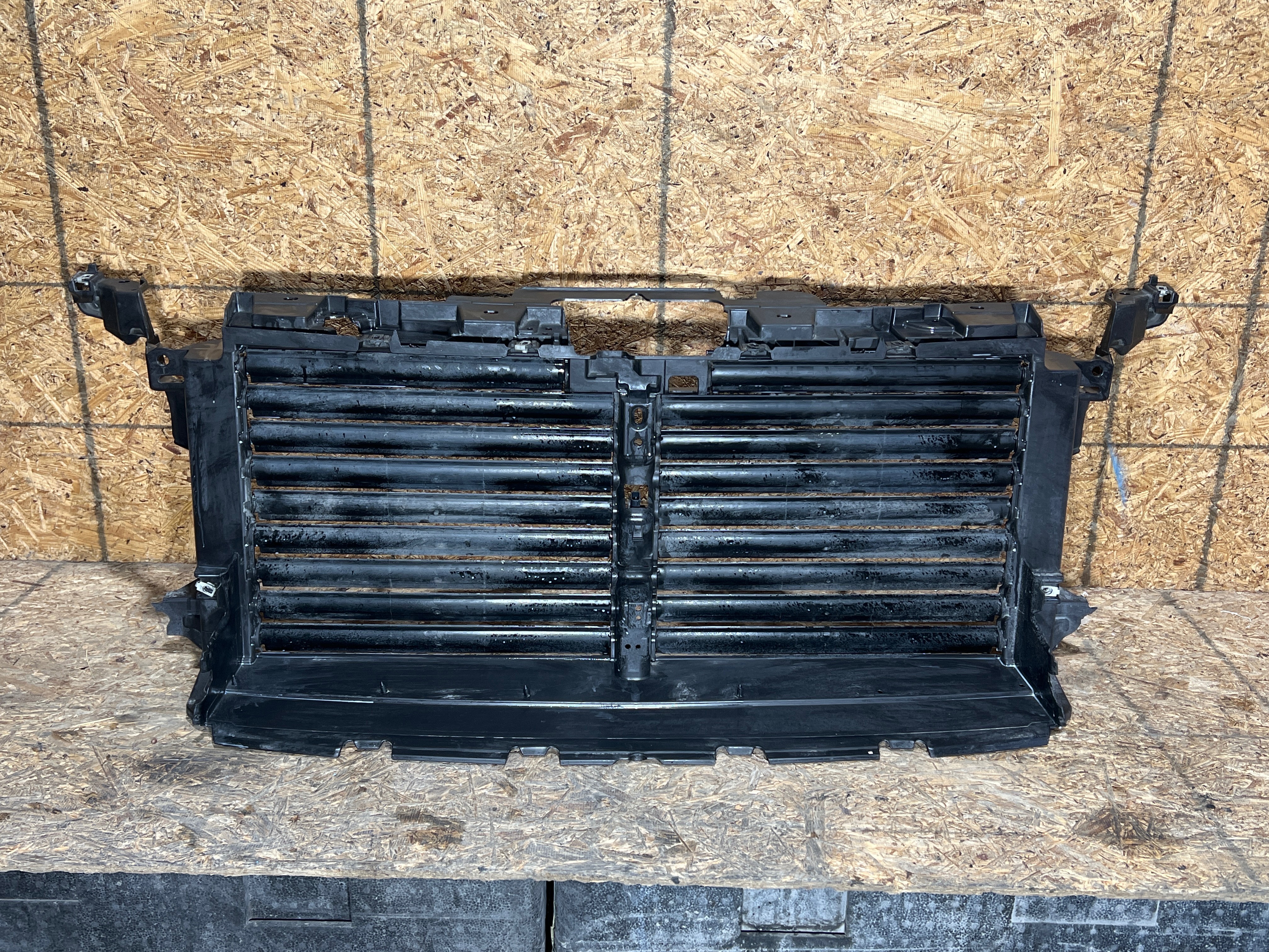 Ford Expedition 2018 - 2020 Marco de radiador Usado Original
