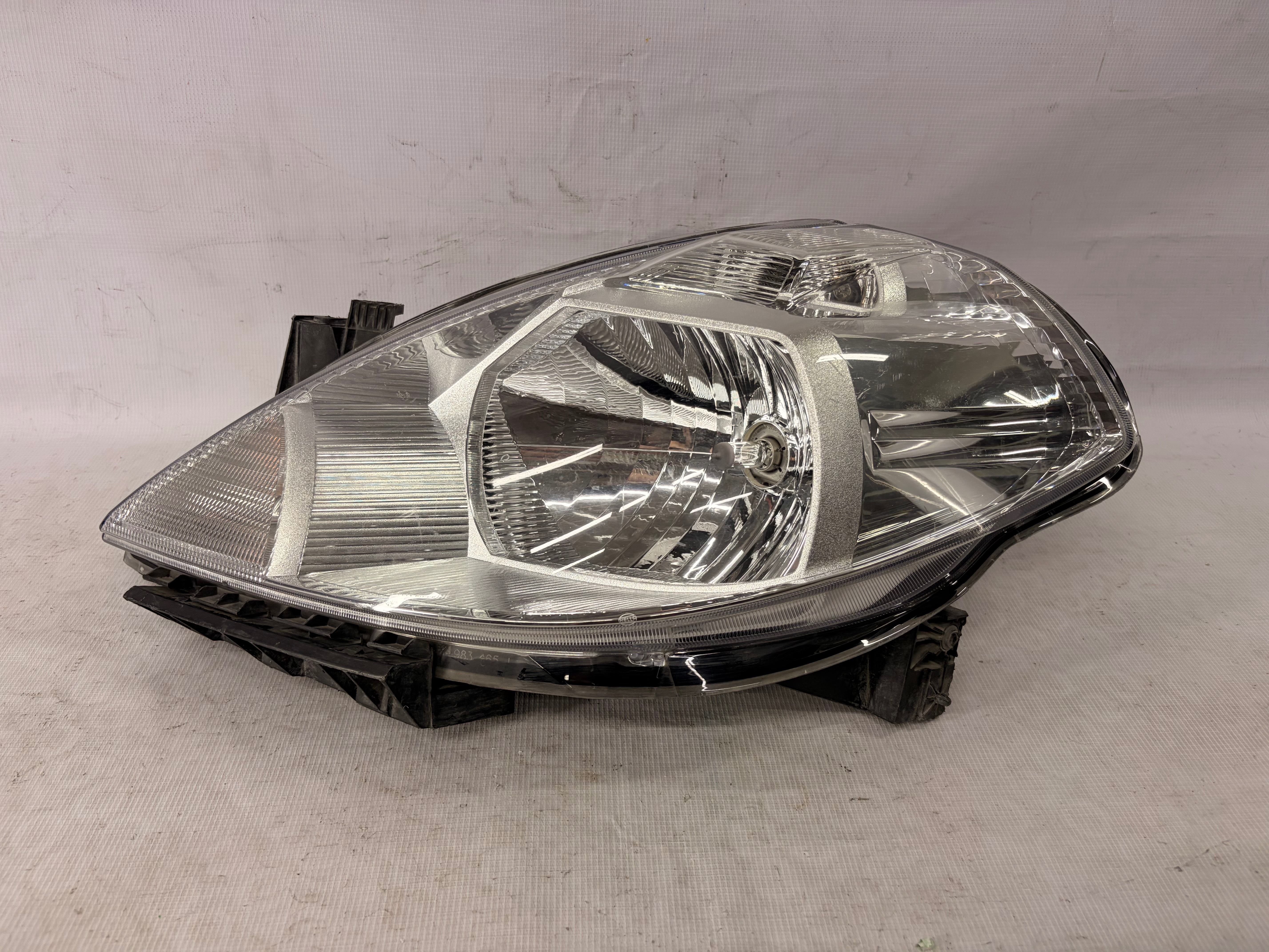 Nissan Tiida 2007 - 2017 Faro Izquierdo Usado Generico