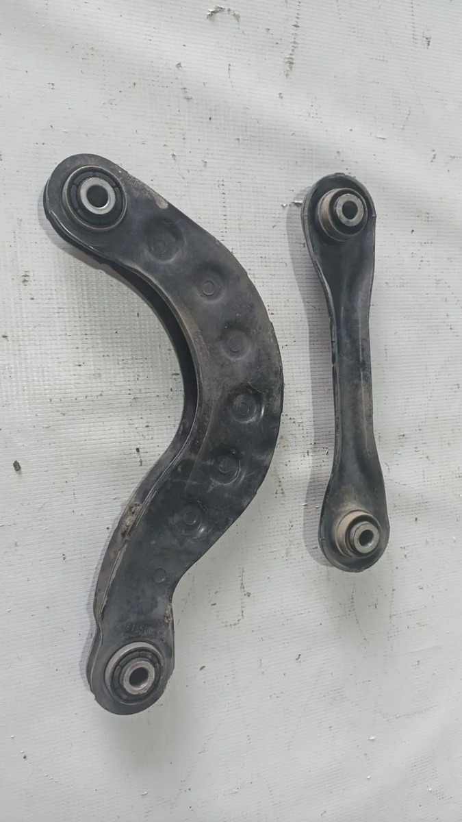 Par De Brazos De Suspensión Trasera Rh Ford Focus 12-18 2.0l