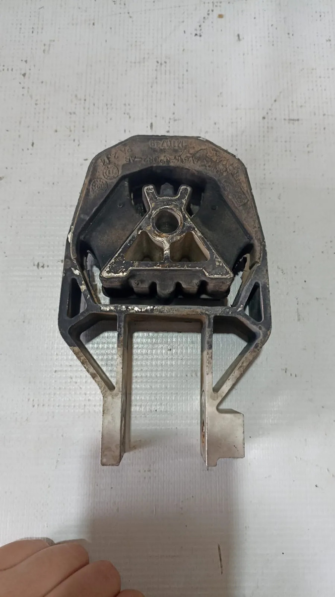 Soporte De Transmisión Ford Focus 2012-2018 2.0l Usado