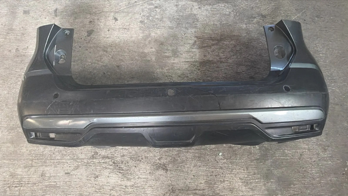 Nissan 2017 - 2020 Fascia Trasera Trasera Usado Original