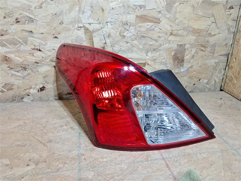 Calavera Exterior Izquierdo(a) Nissan Versa 2016 4 Puertas