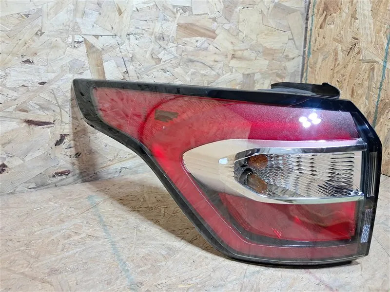 Calavera Exterior Central Ford Escape 2019 5 Puertas
