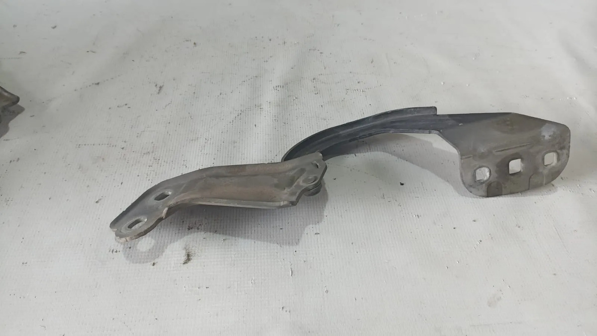 Bisagra De Cofre Lh Ford Focus 2012-2018 Sedan 2.0 Aut.