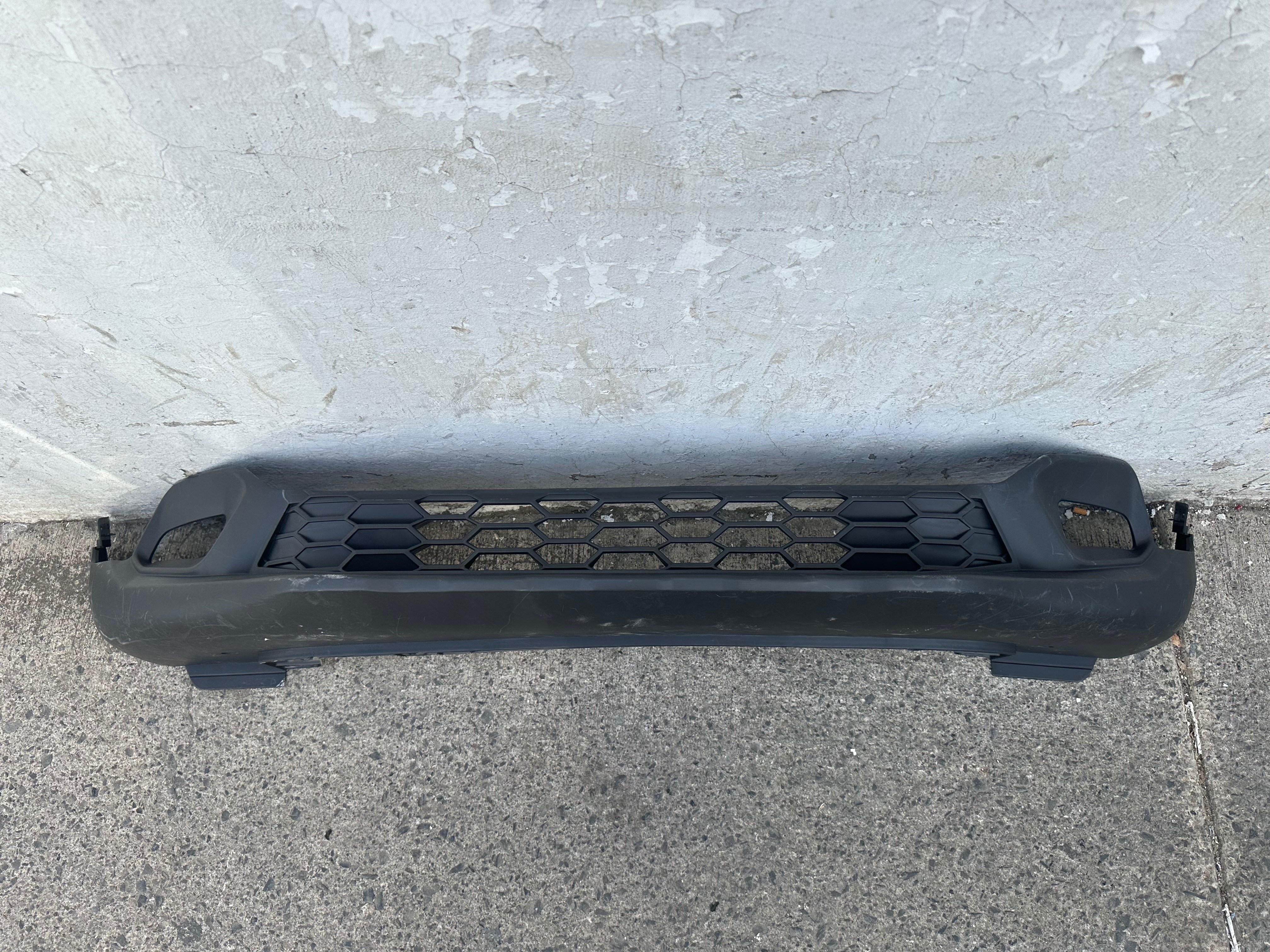 Dodge RAM700 2021 - 2025 Spoiler Delantera Usado Generico