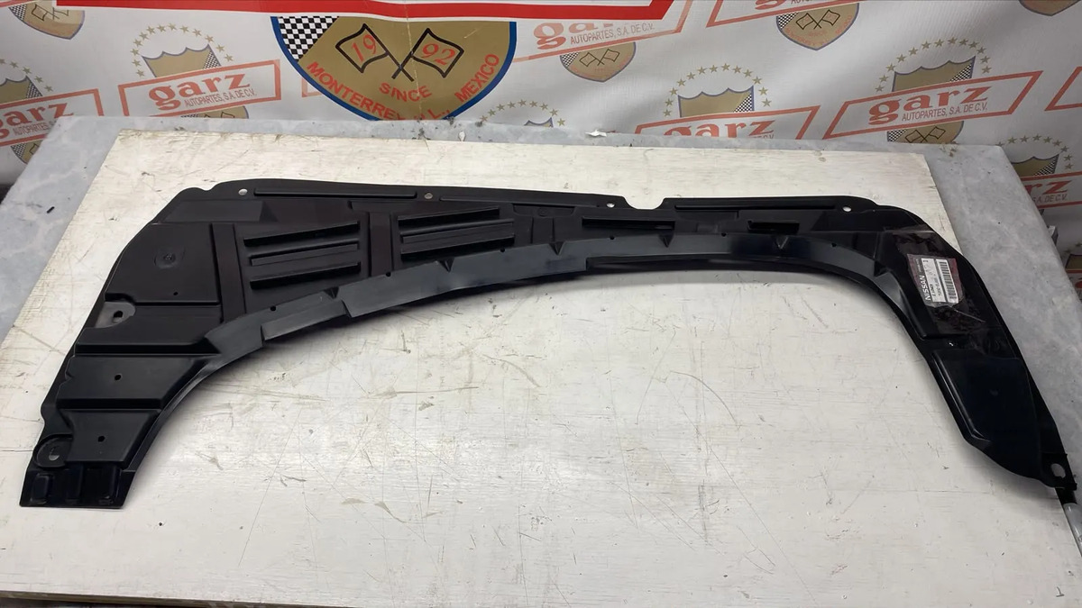 Nissan Tiida 2007 - 2017 Tolvas de Motor Delantera Usado Original