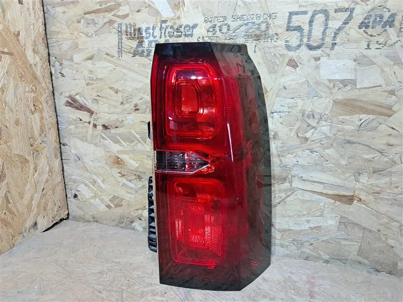 Calavera Exterior Derecho(a) Chevrolet Suburban 2016 5