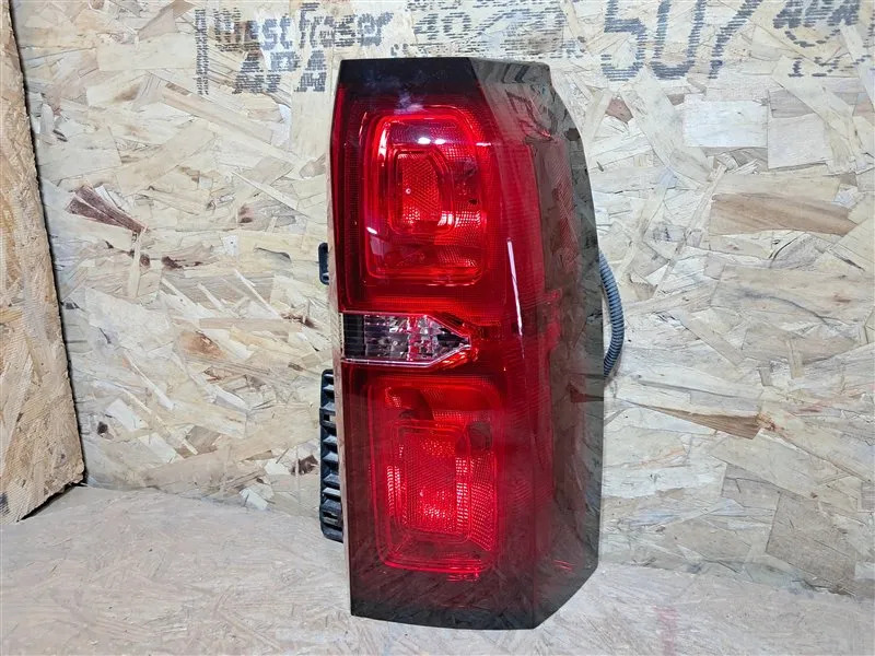 Calavera Exterior Derecho(a) Chevrolet Suburban 2016 5