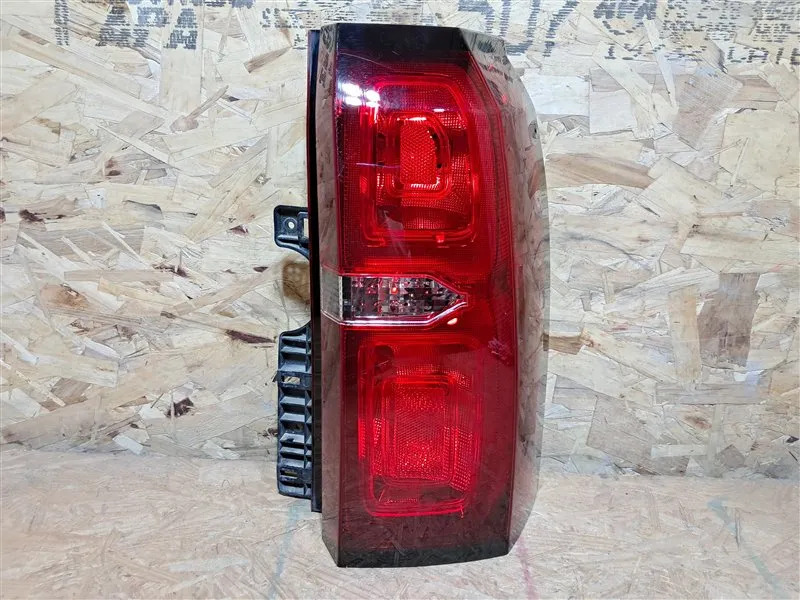 Calavera Exterior Derecho(a) Chevrolet Suburban 2016 5