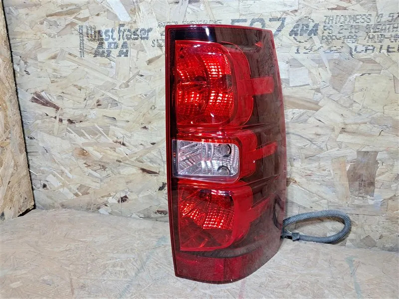 Calavera Exterior Derecho(a) Chevrolet Suburban 2013 5