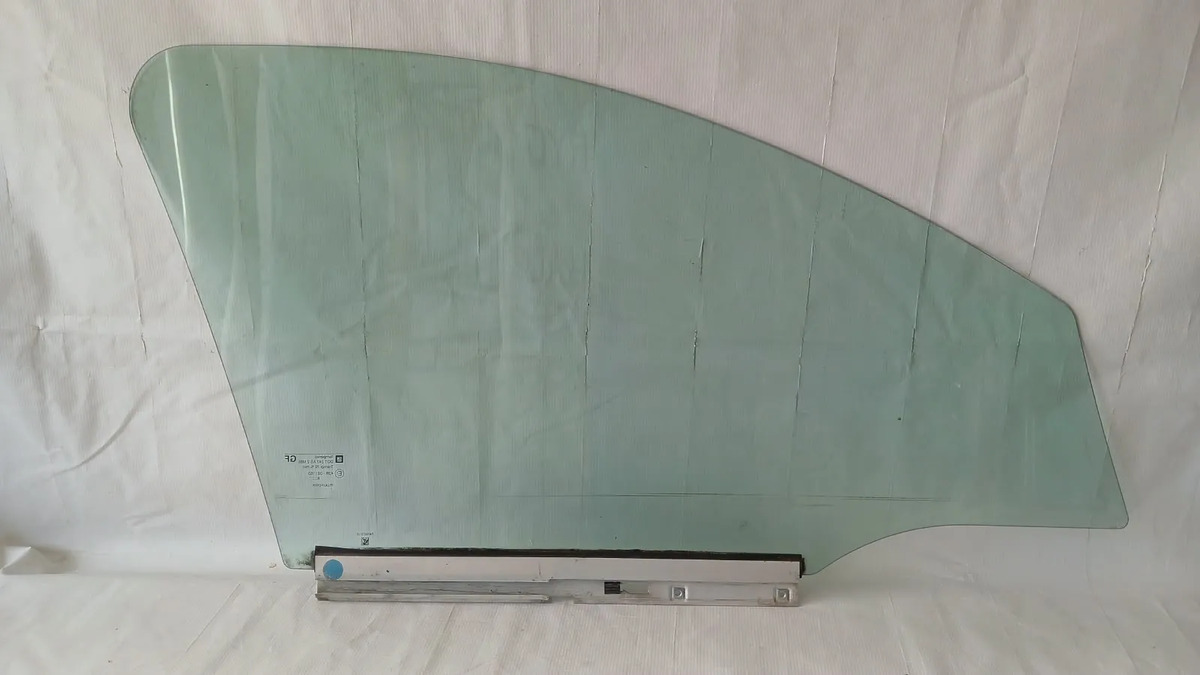 Vidrio De Puerta Delantera Izquierda Chevrolet Vectra 03-05
