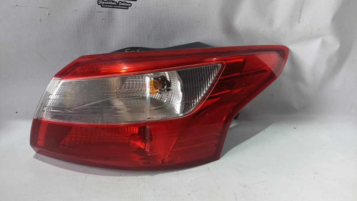 Calavera Rh Ford Focus 2012-2018 Sedan 2.0 Aut. Derecho/pasajero Rojo