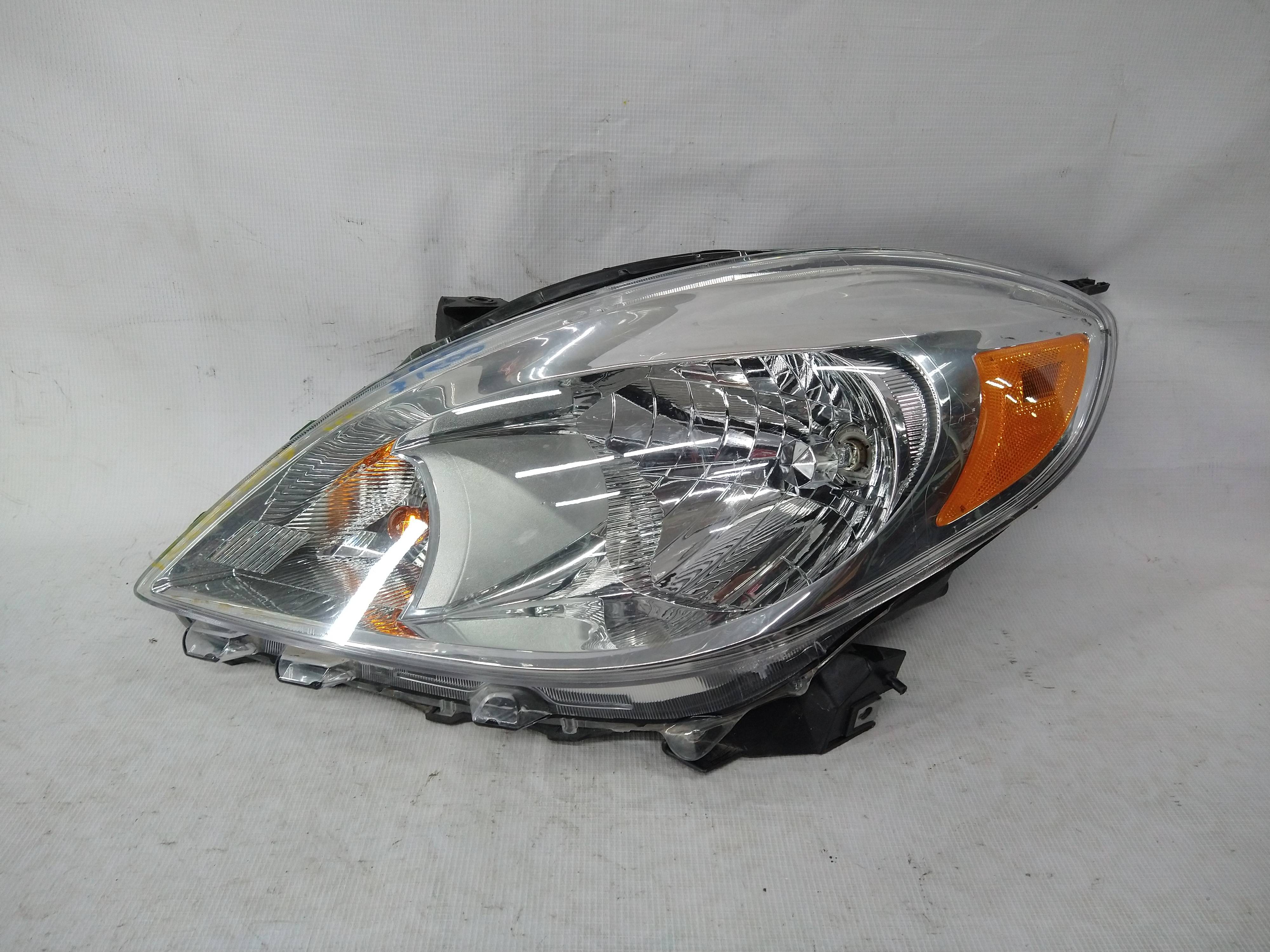 Nissan Versa usa 2012 - 2014 Faro Izquierdo Usado Generico