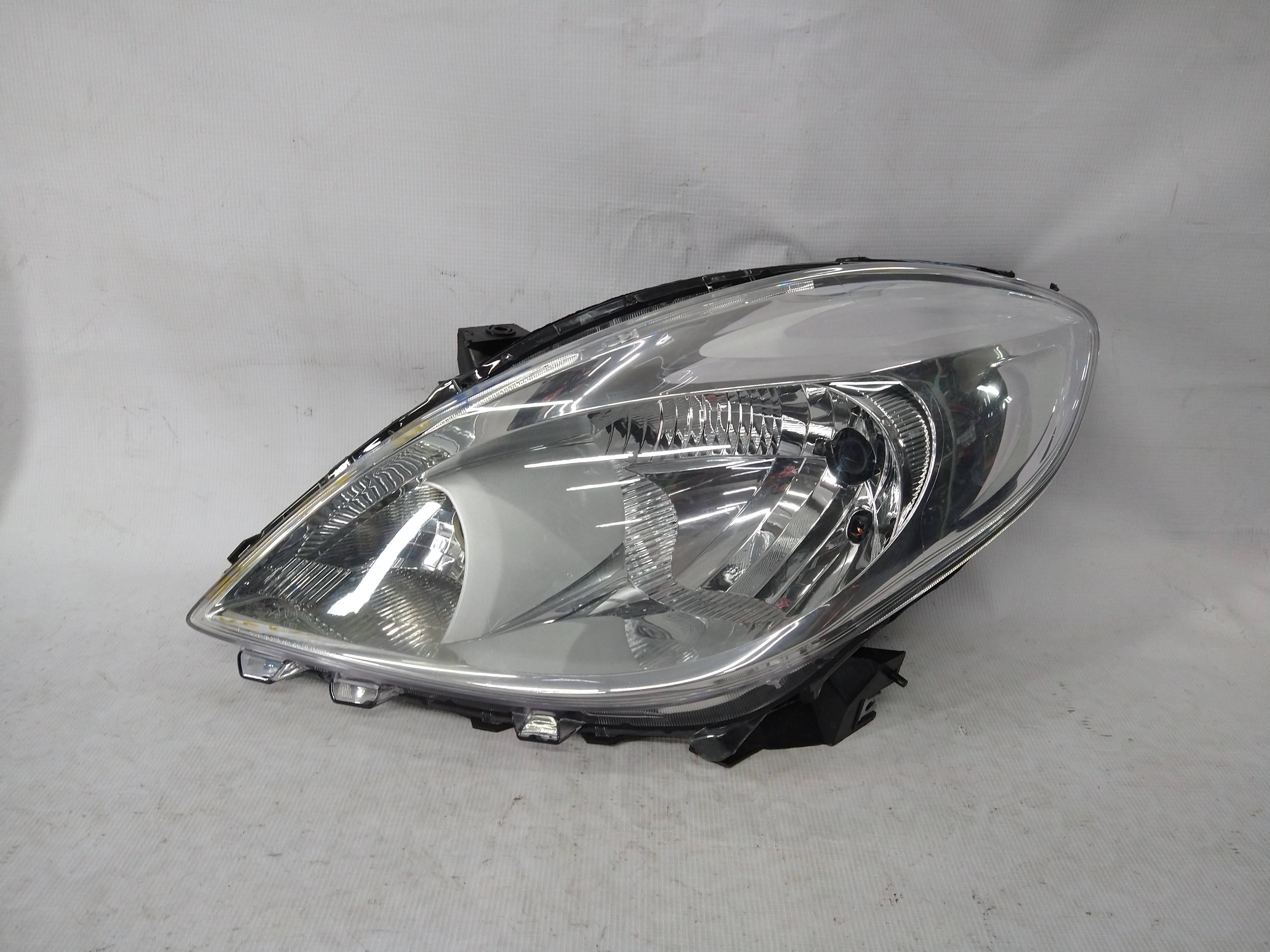 Nissan Versa 2012 - 2014 Faro Izquierdo Usado Generico