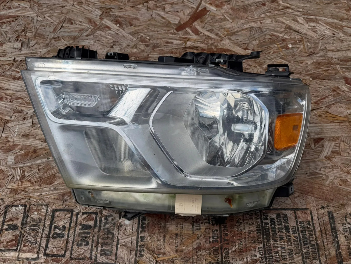 Faro Conductor Ram 1500 2019 A 2024 Halogeno Detalle Como Se Muestra En Imagen