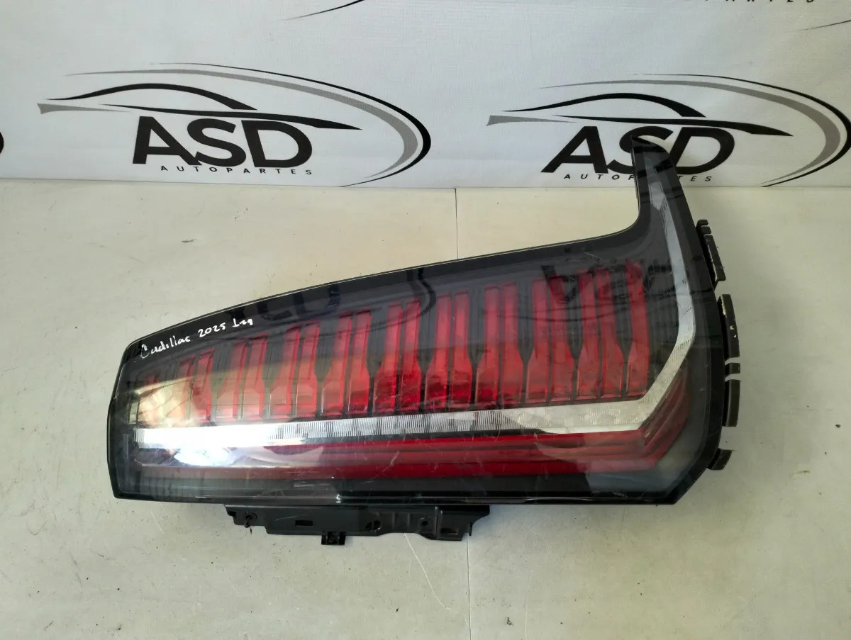 Calavera Izquierda Cadillac Escalade 2024-2025 Original Roja Izquierdo/conductor