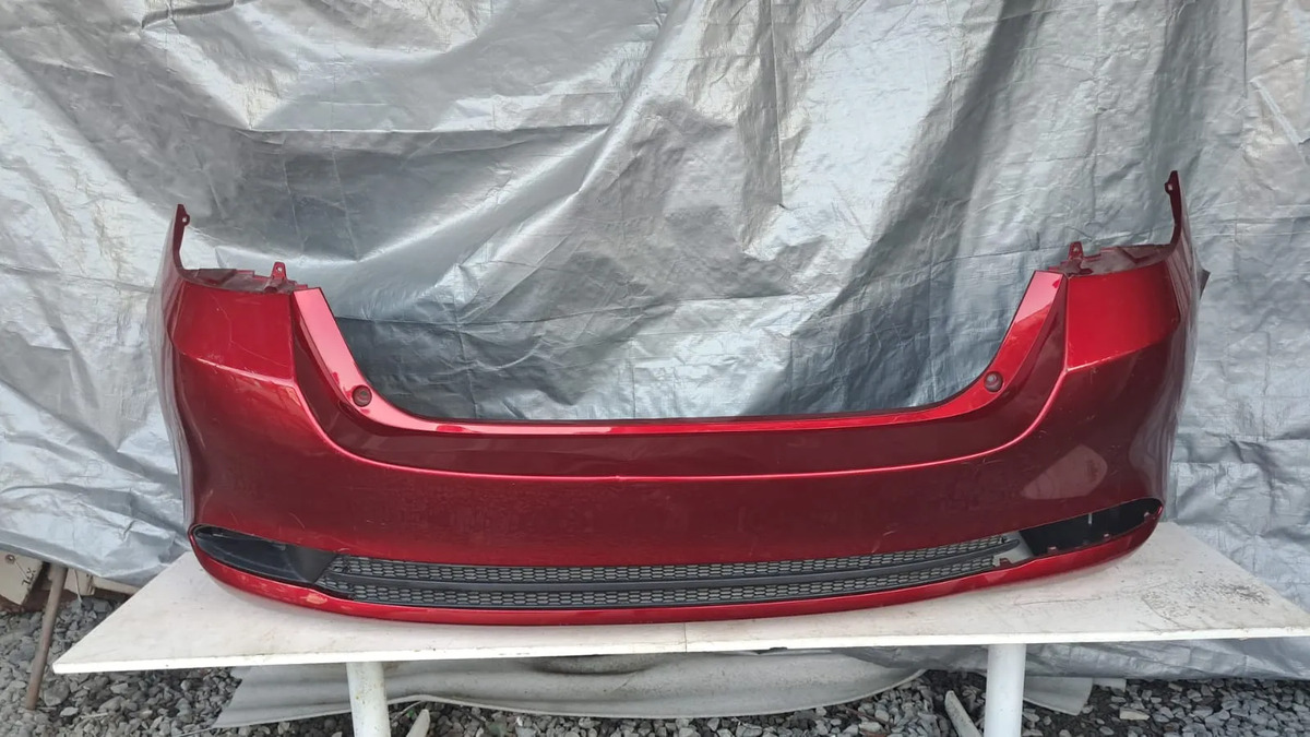 Facia Trasera Mazda 2 2020-2023 Original