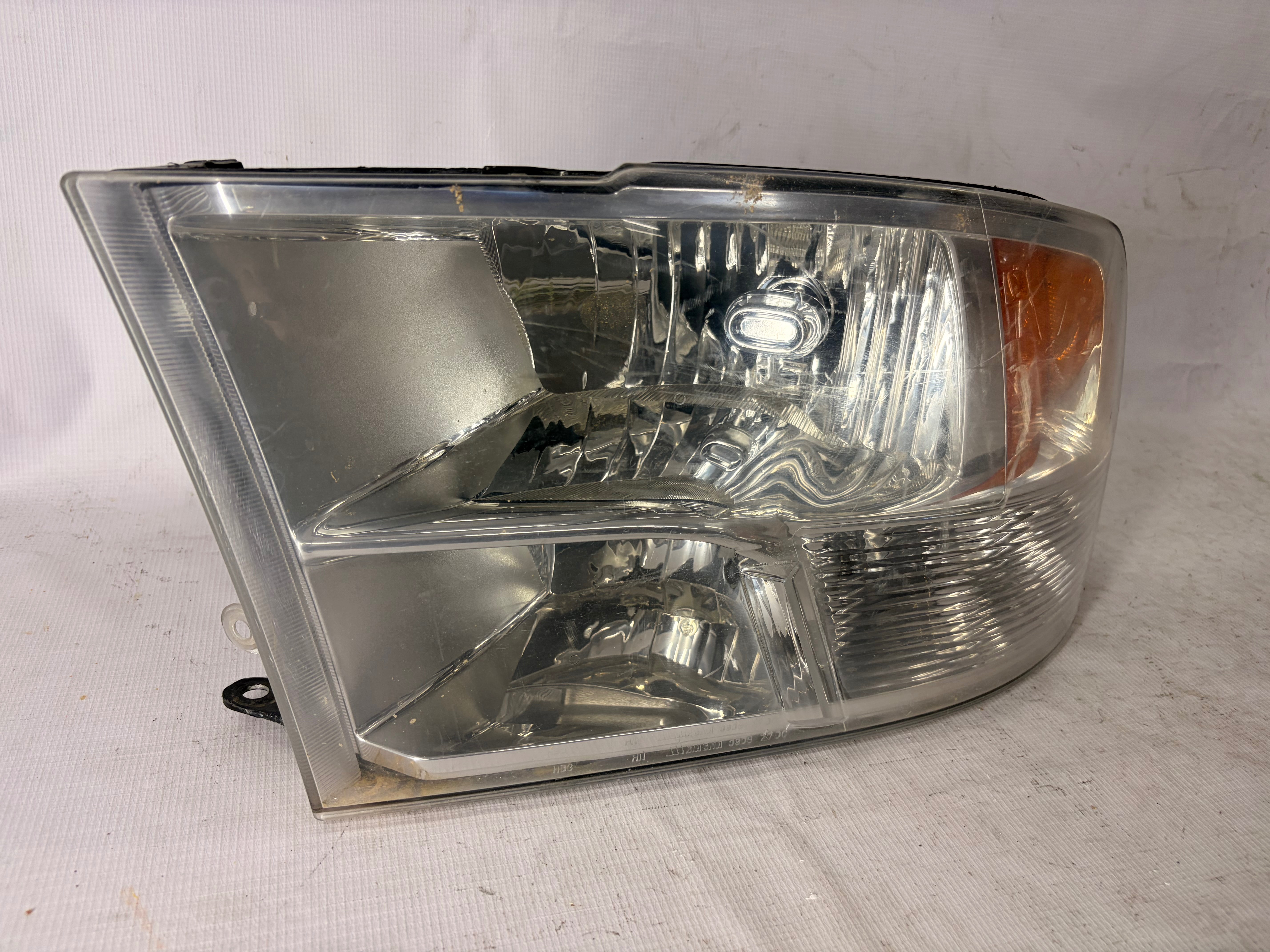 Ram 1500 2009 - 2018 Faro Derecho Usado Original