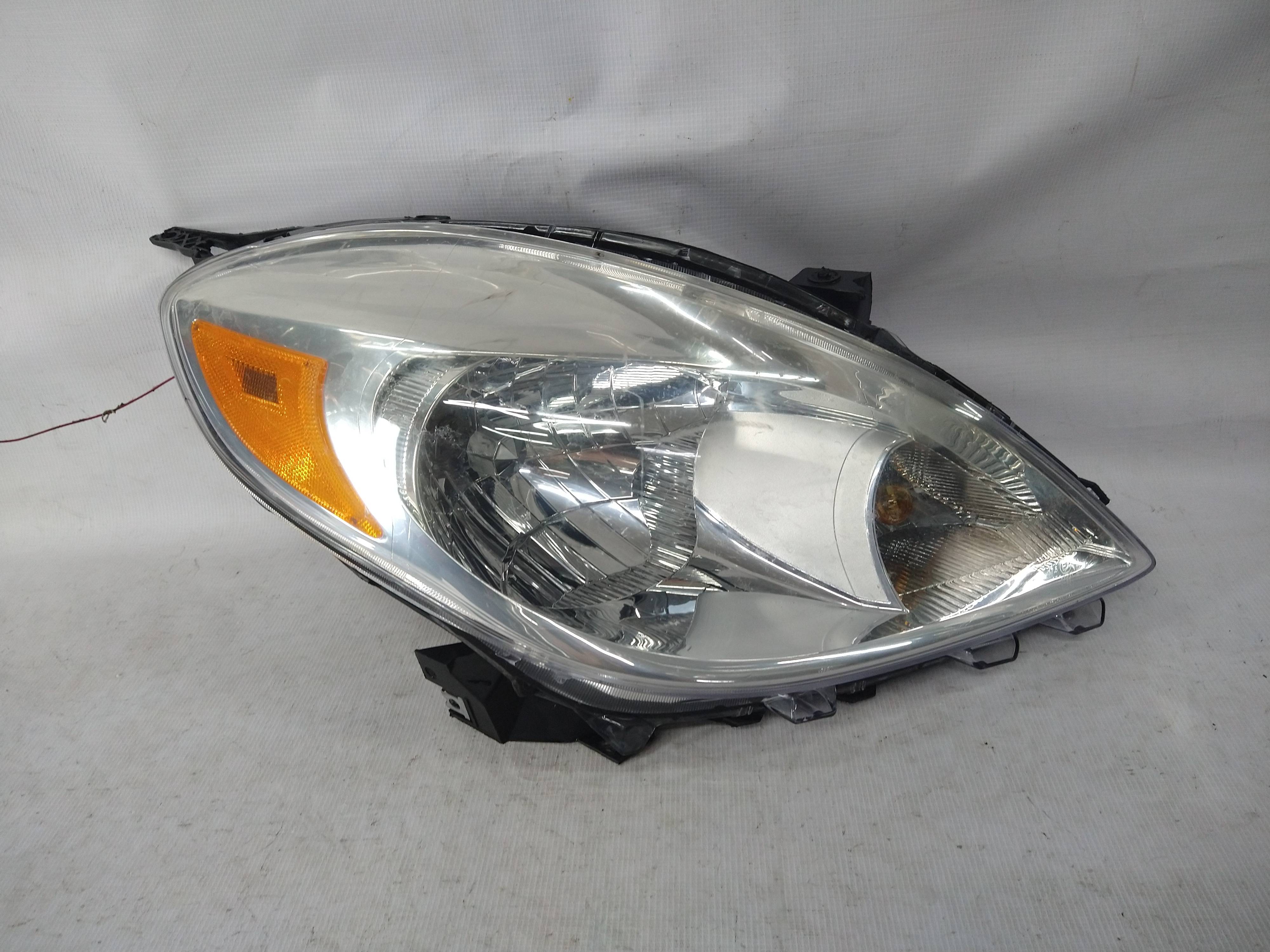 Nissan Versa 2012 - 2014 Faro Derecho Usado Generico