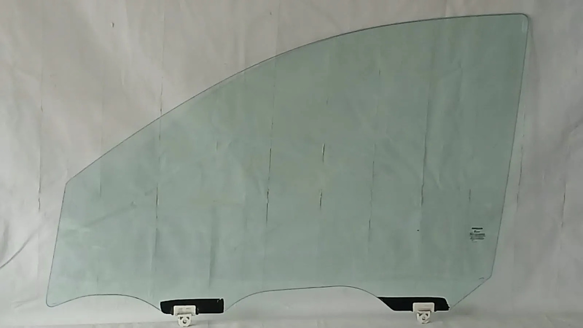 Vidrio De Puerta Delantera Izquierda Nissan Versa 2012-2019