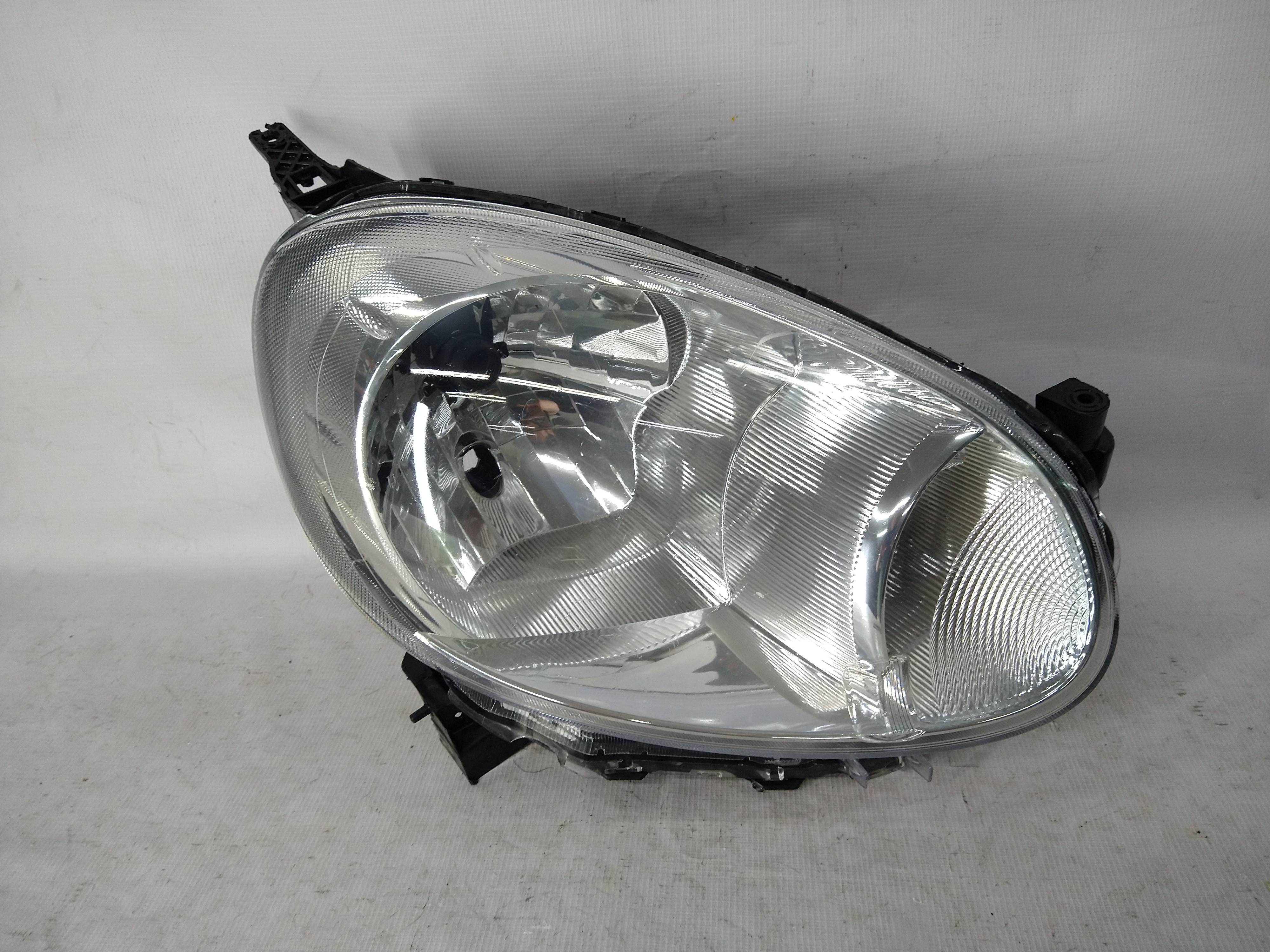 Nissan March 2012 - 2014 Faro Derecho Usado Original