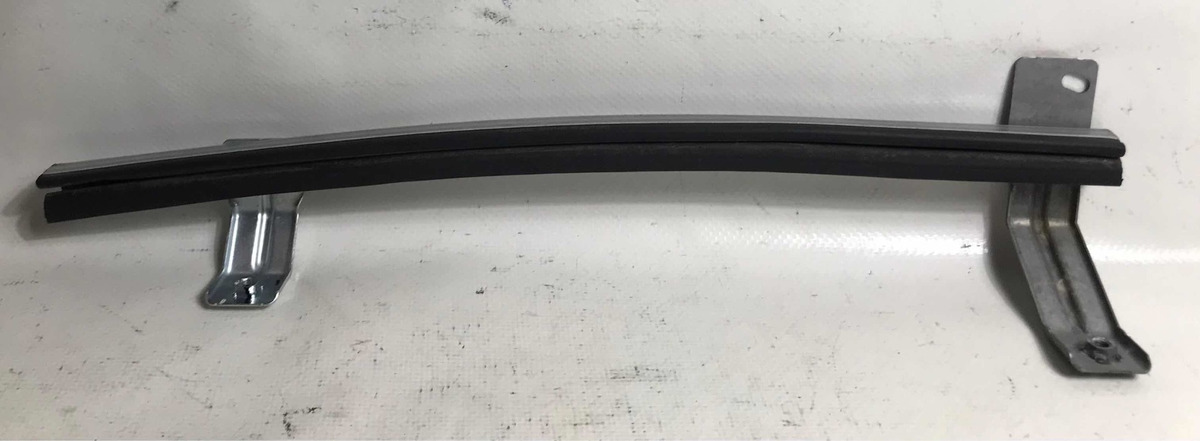 Nissan Versa 2012 Al 2019 Guia Cristal  Delantero Izquierdo
