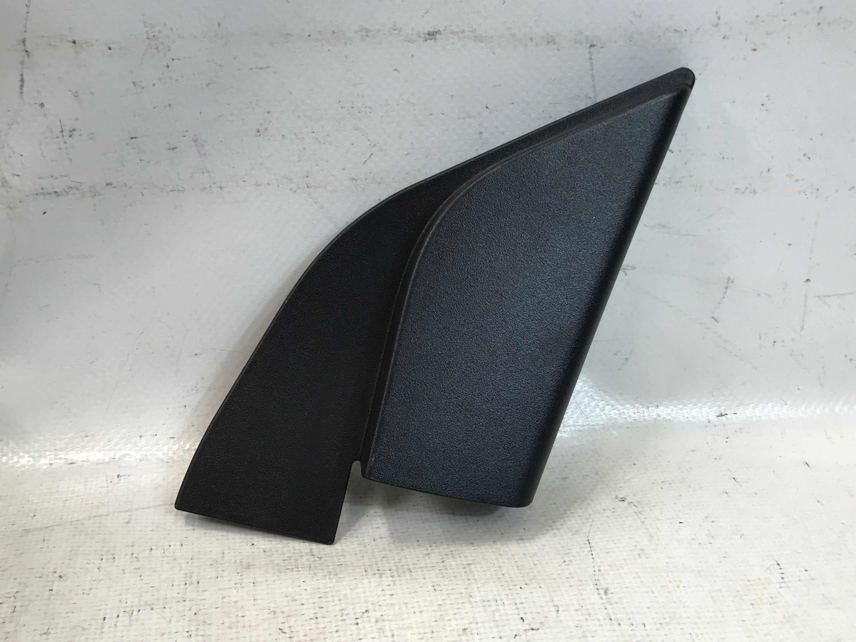 Nissan Versa 2012-2019 Moldura Int Espejo Delantero Derecha