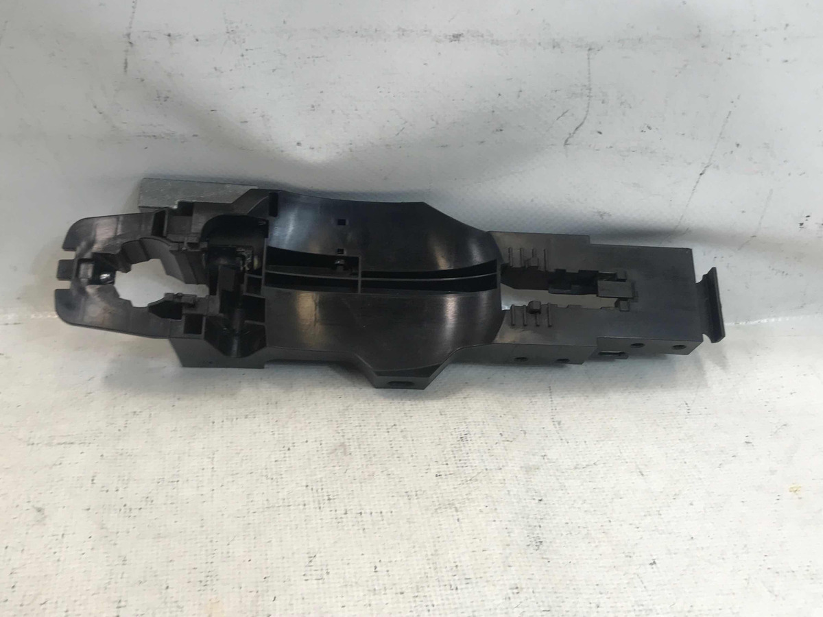 Nissan Versa 2012 Al 2019 Base De Manija Delantera Derecha