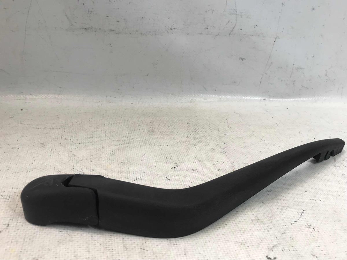 Honda Fit 2009 Al 2014  Brazo Pluma Limpia Medallon