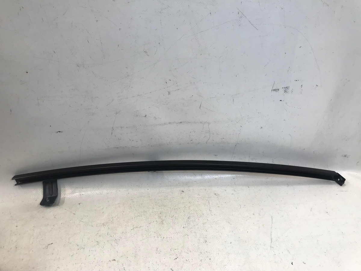 Nissan Versa 2012 Al 2019 Guia Cristal Trasero Derecho