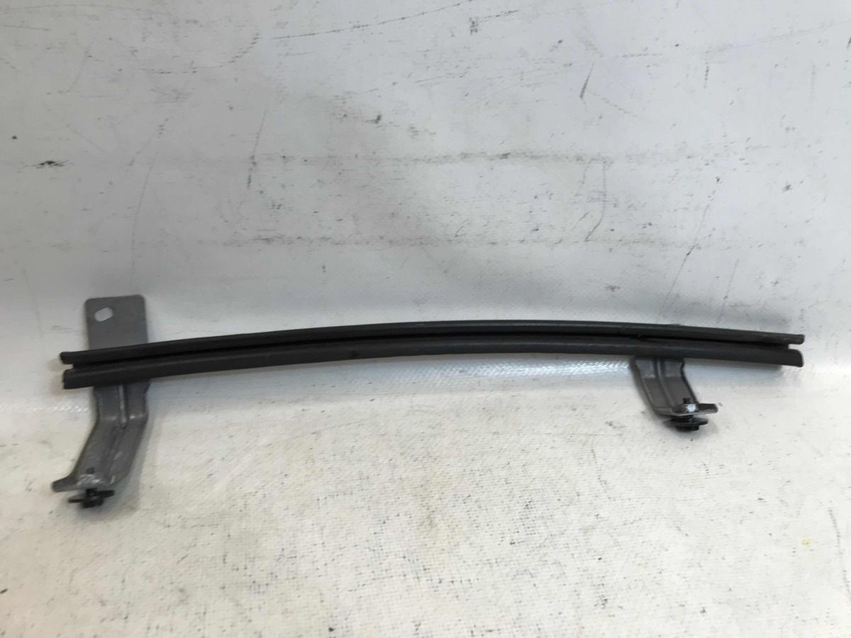 Nissan Versa 2012 Al 2019 Guia De Cristal Delantero Derecho