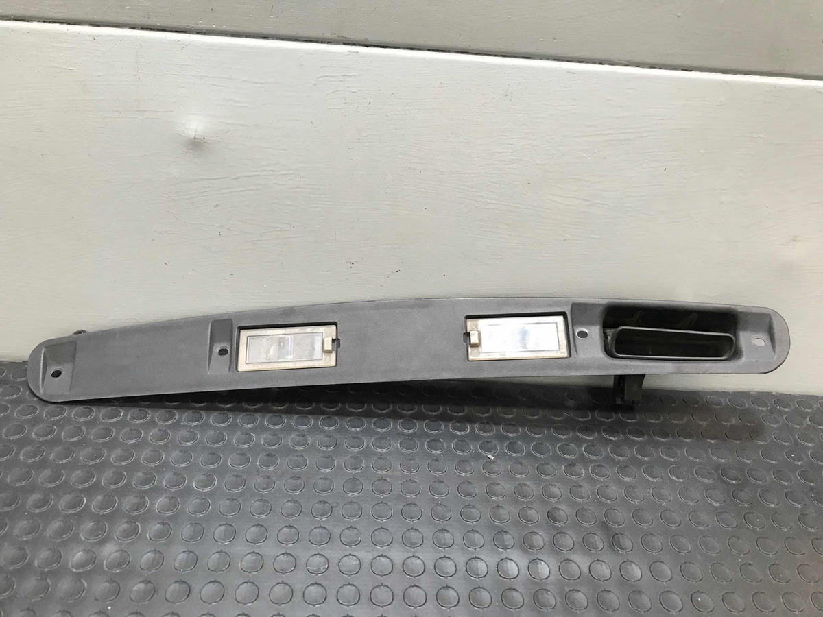 Dodge Journey 2008 Al 2011 Moldura Y Luz De Placa Trasera