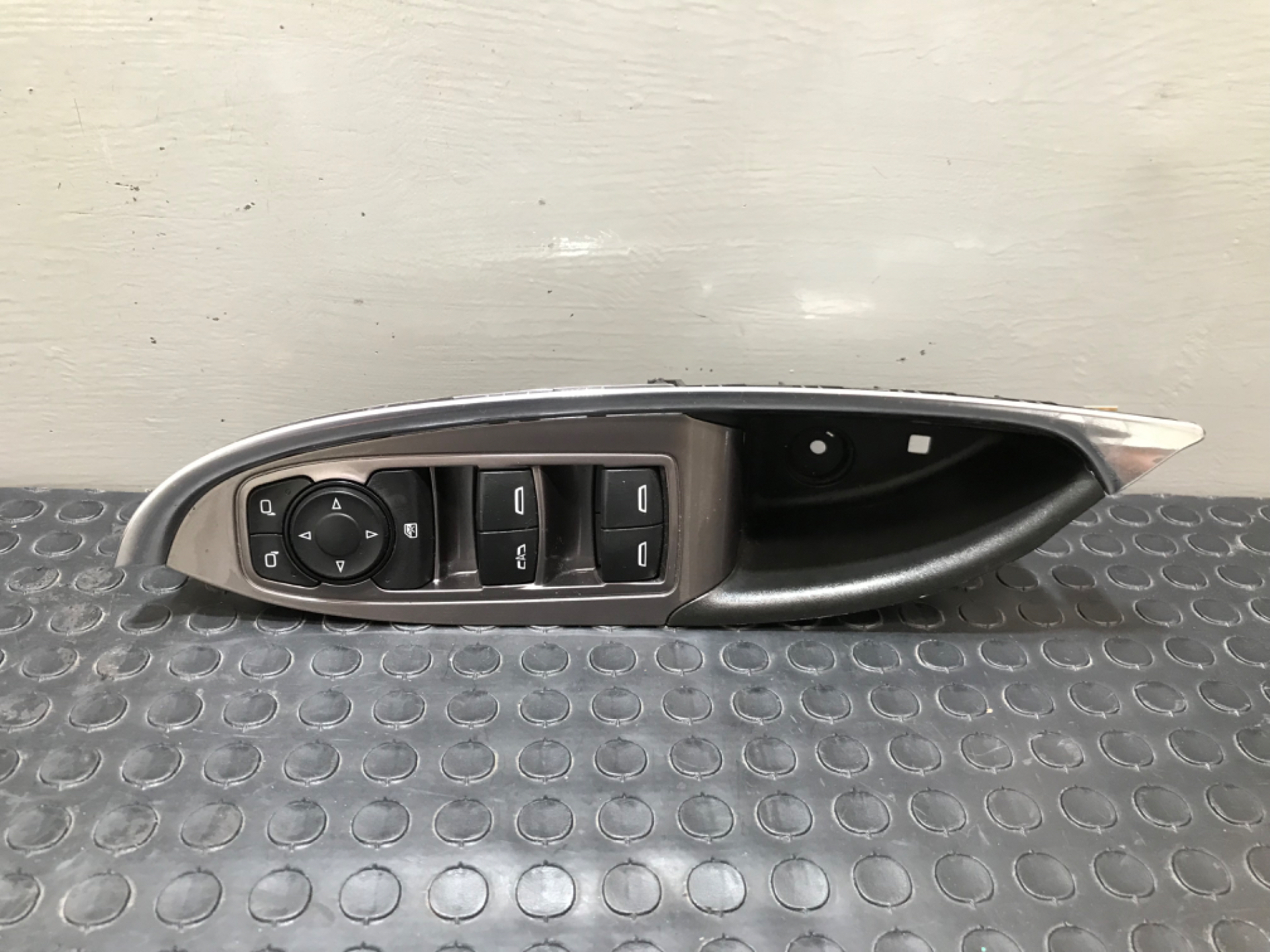 Switch Delantera Izquierda Chevrolet Malibu 2015 - 2020 - vista 1