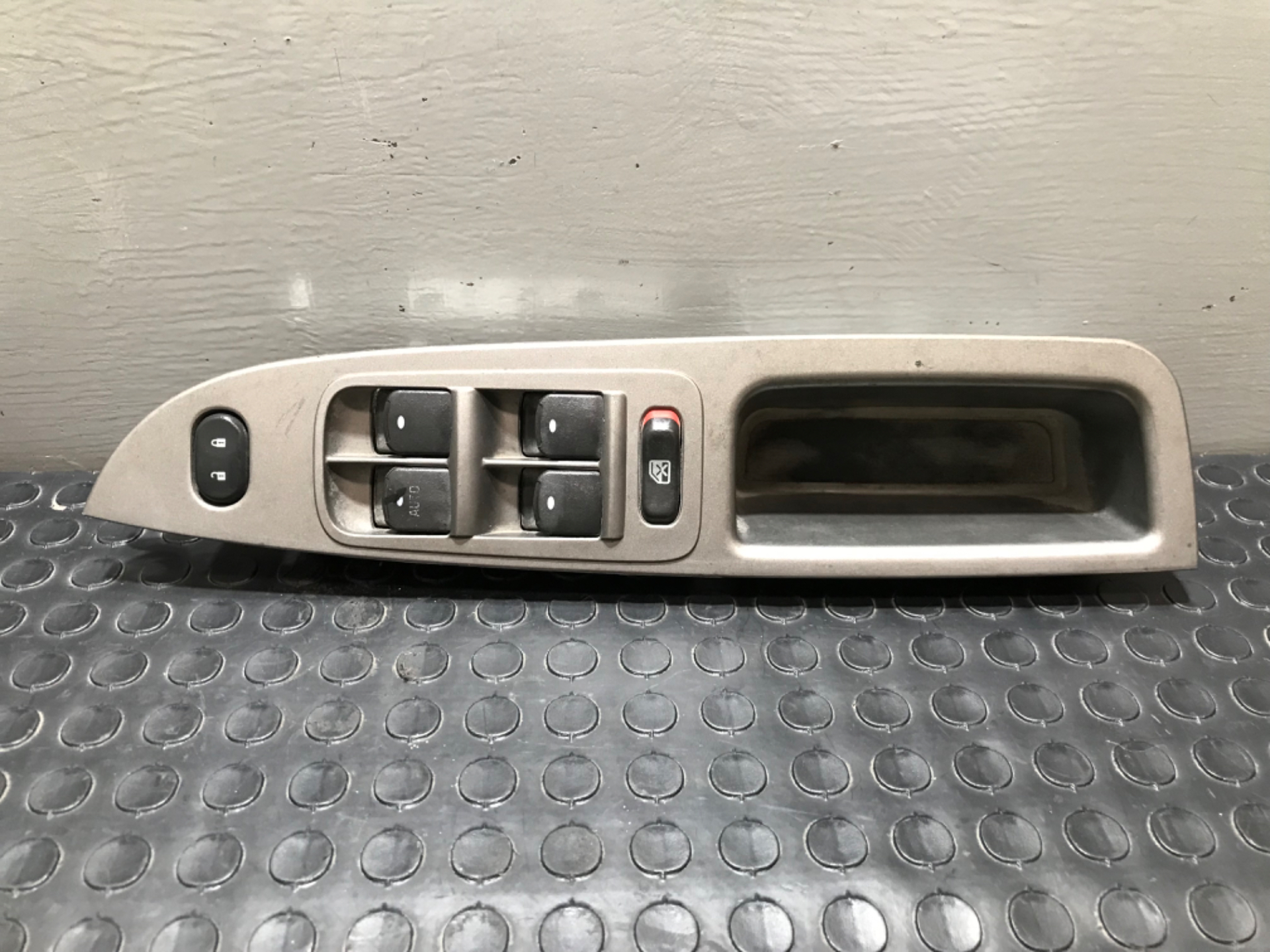 Switch Delantera Izquierda Chevrolet Malibu 2008 - 2012 - vista 1