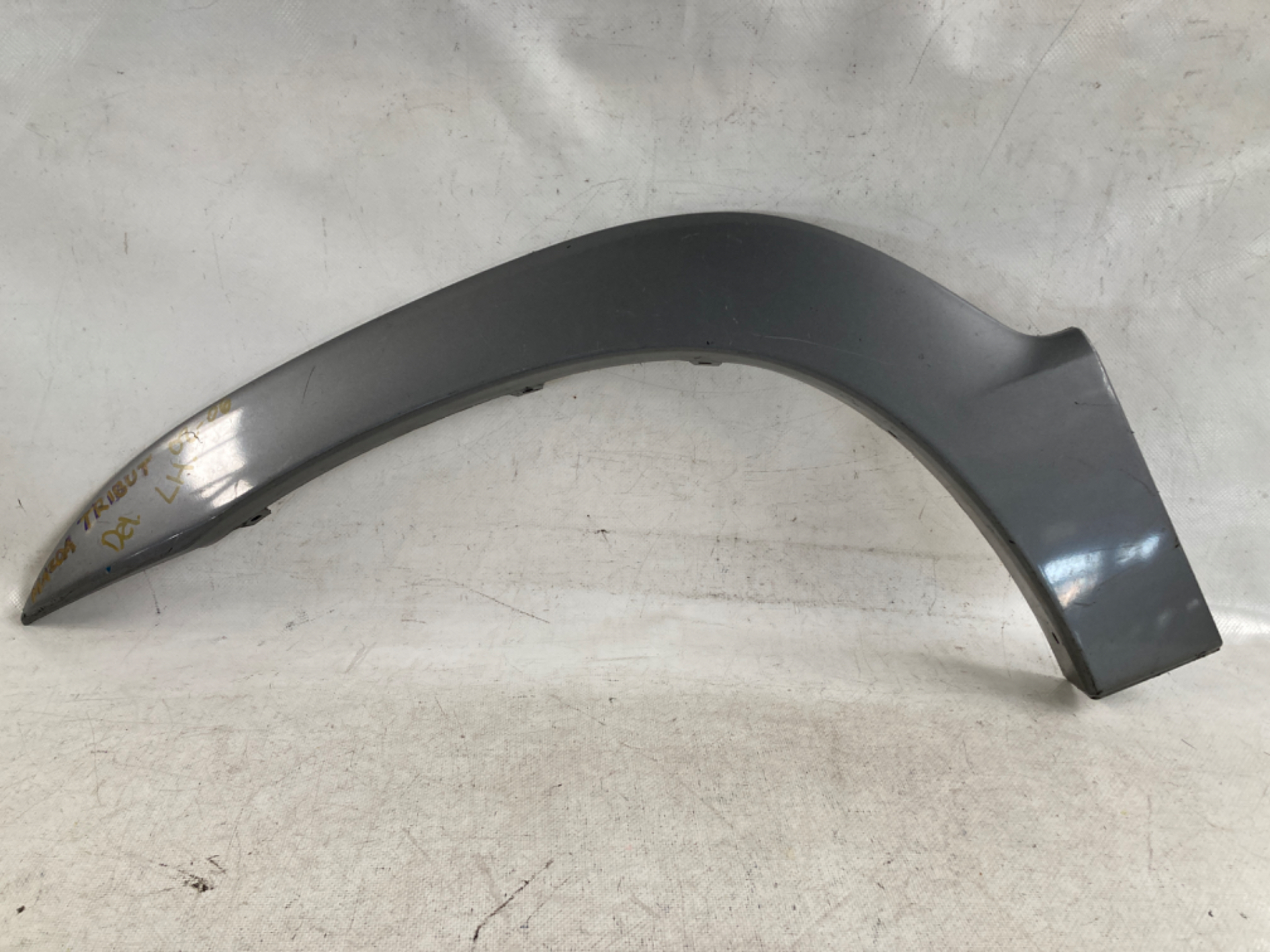 Moldura Delantera Izquierda Mazda Tribute 2001 - 2004