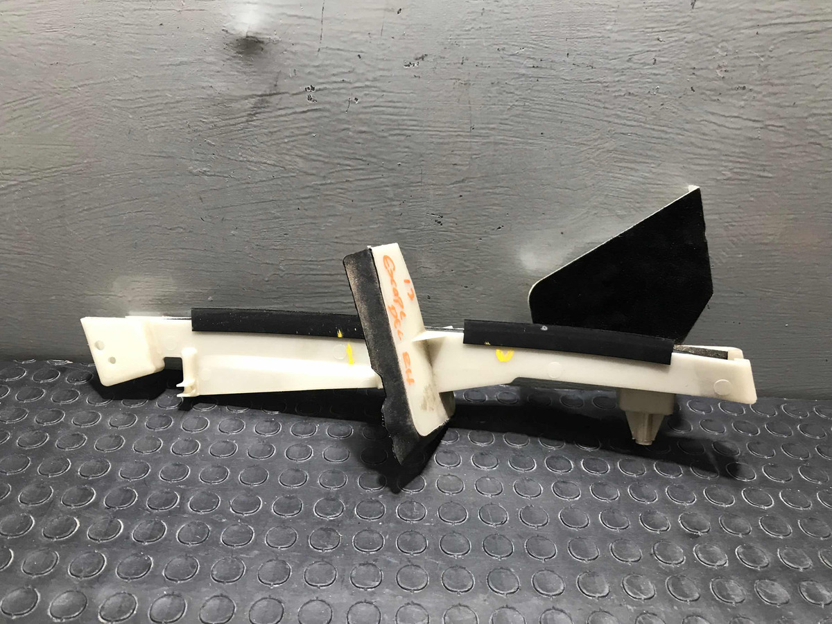 Ford Escape 2013-2019 Moldura Inf De Chapa Trasera Derecha