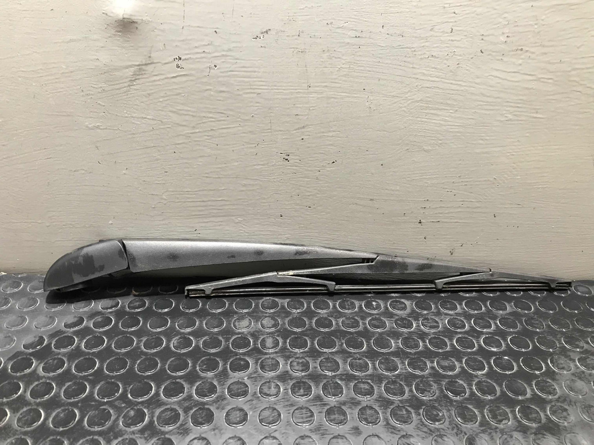 Jeep Cherokee 2014 Al 2018 Brazo Pluma Limpia Medallon