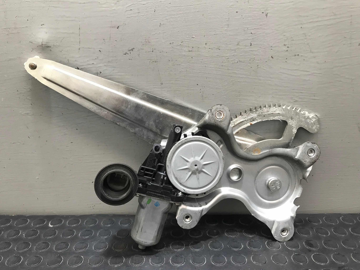 Toyota Corolla 2009 Al 2013 Motor Cristal Trasero Derecho