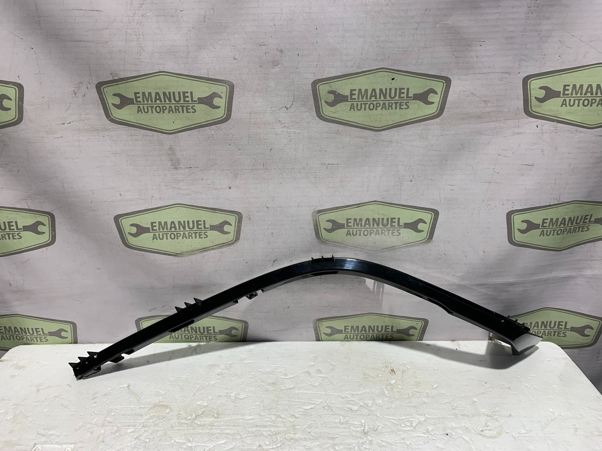 Moldura De Parrilla Derecha Mazda 3 2017 2018