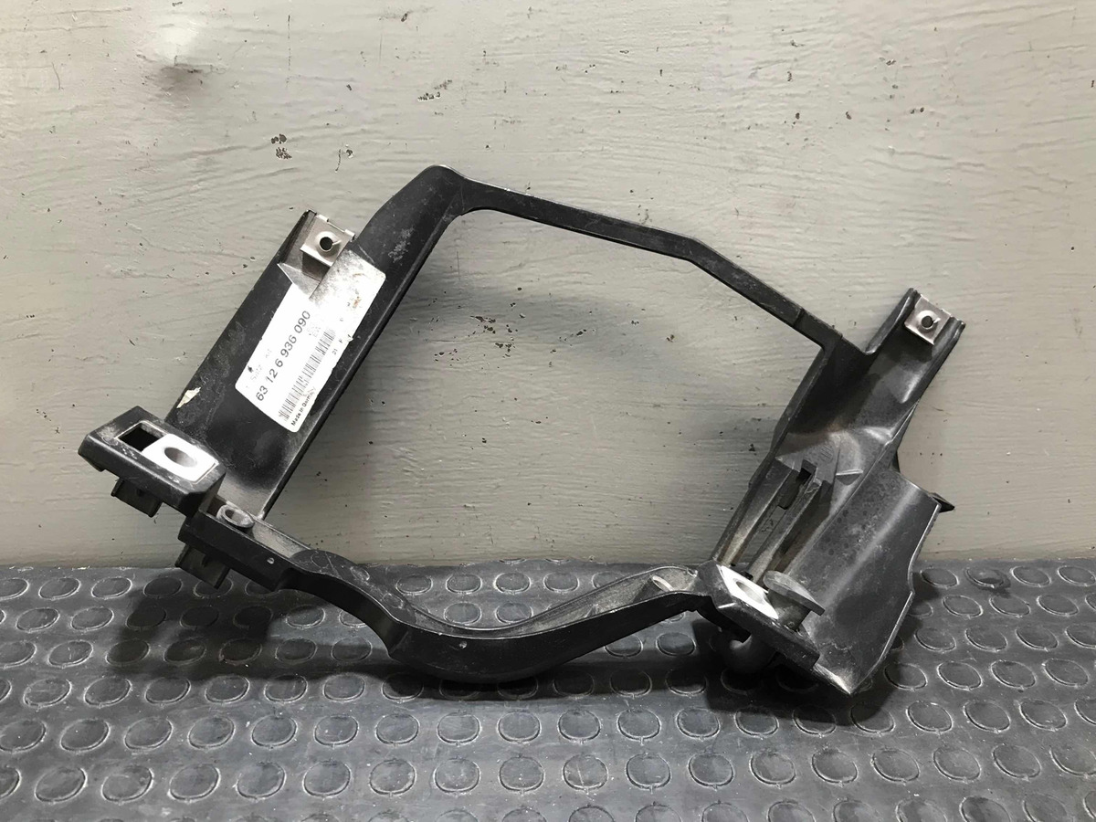 Bmw Serie 6 2001 Al 2007 Soporte De Faro Lado Derecho