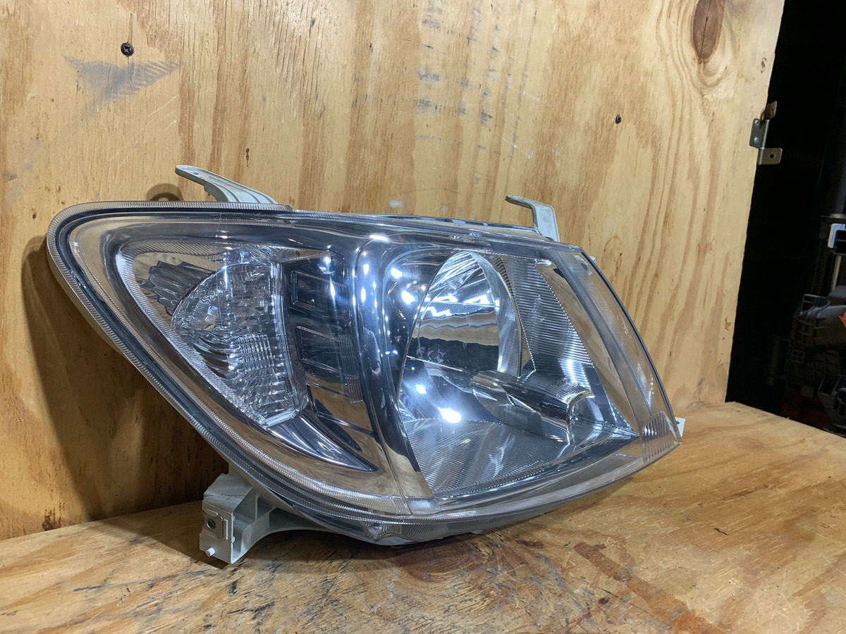 Faro Derecho Toyota Hilux 2006 2008