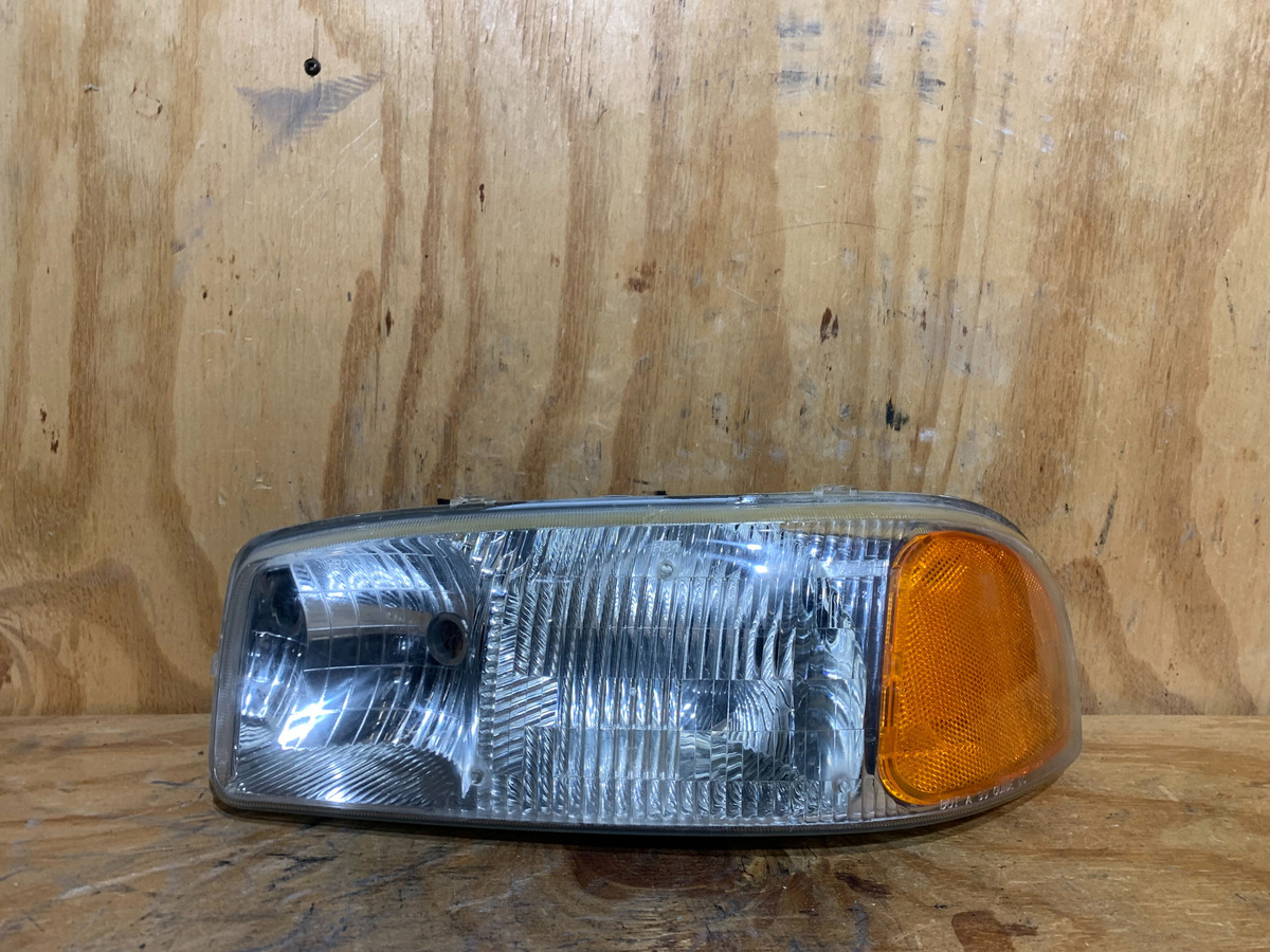 Faro Izquierdo Gmc Yukon 2000 - 2004