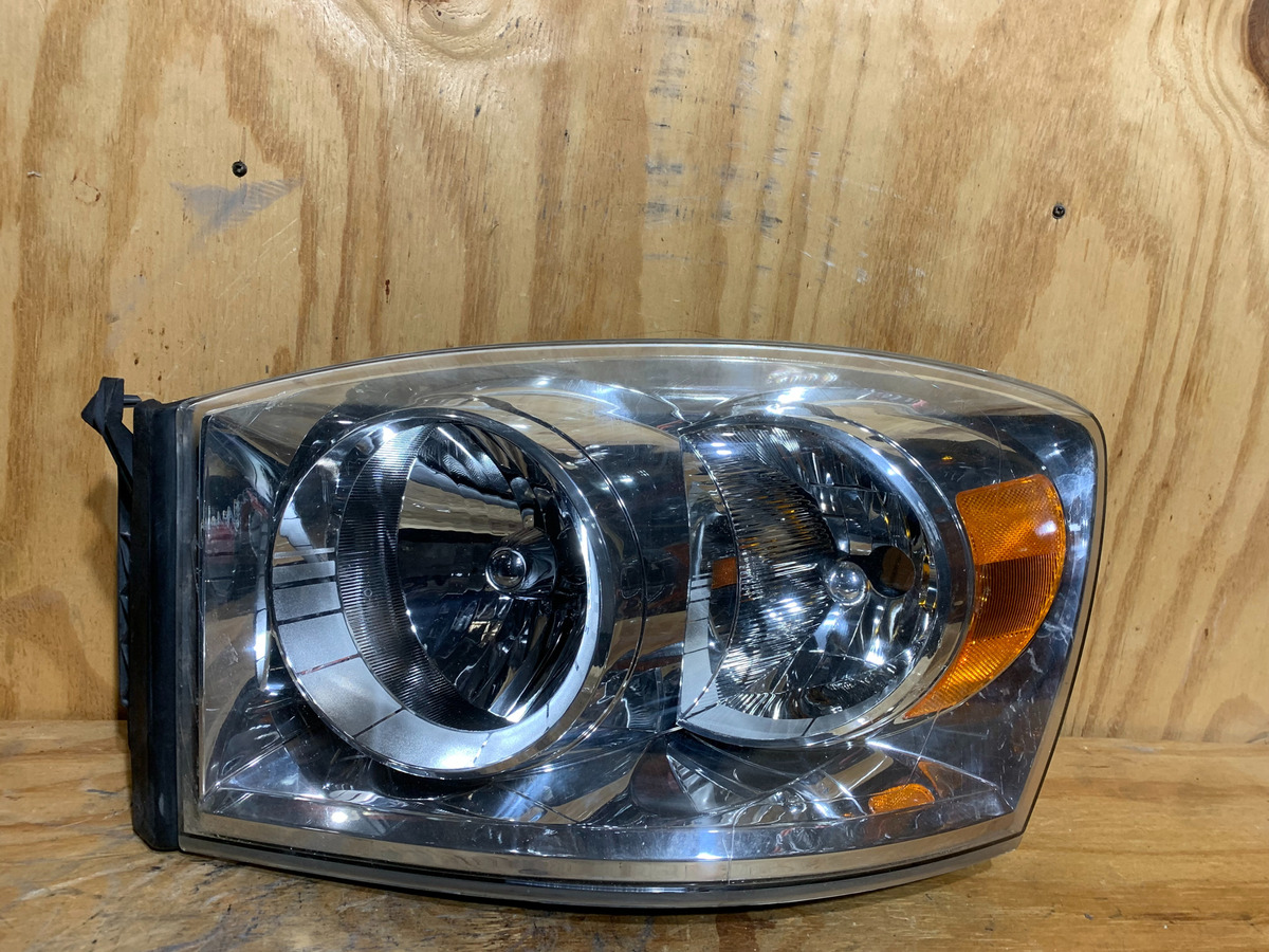 Faro Izquierdo Dodge Ram  2006 2008