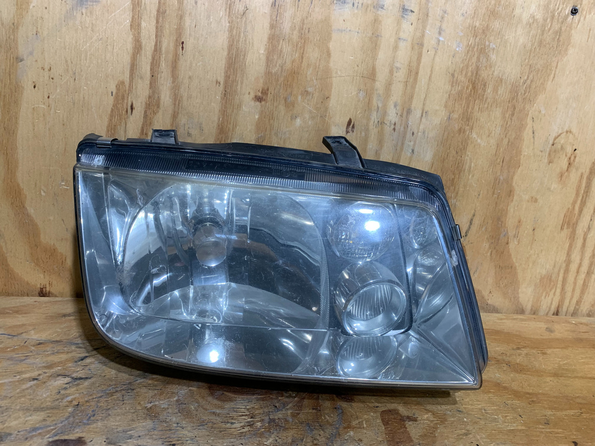 Faro Derecho Volkswagen Jetta 1999 - 2006
