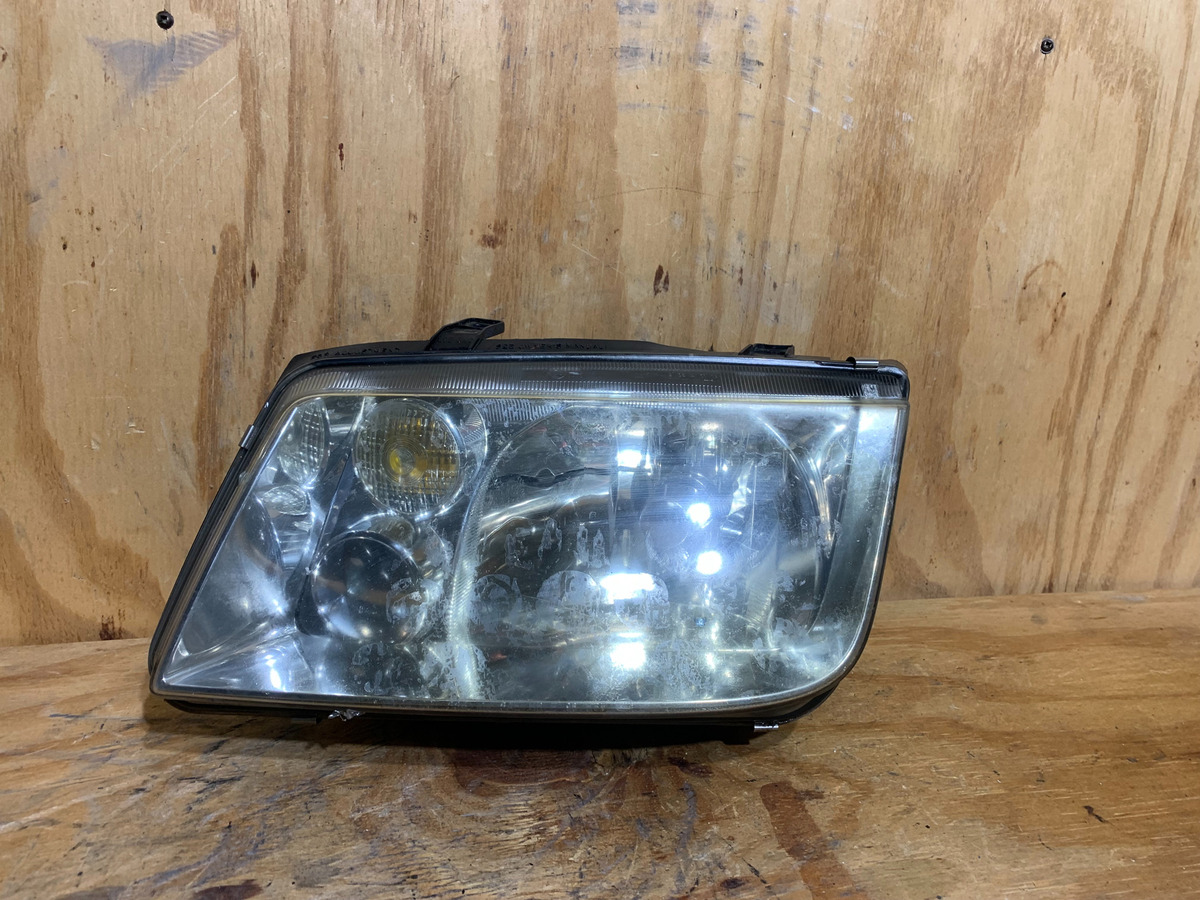 Faro Izquierdo Volkswagen Jetta 1999 - 2006