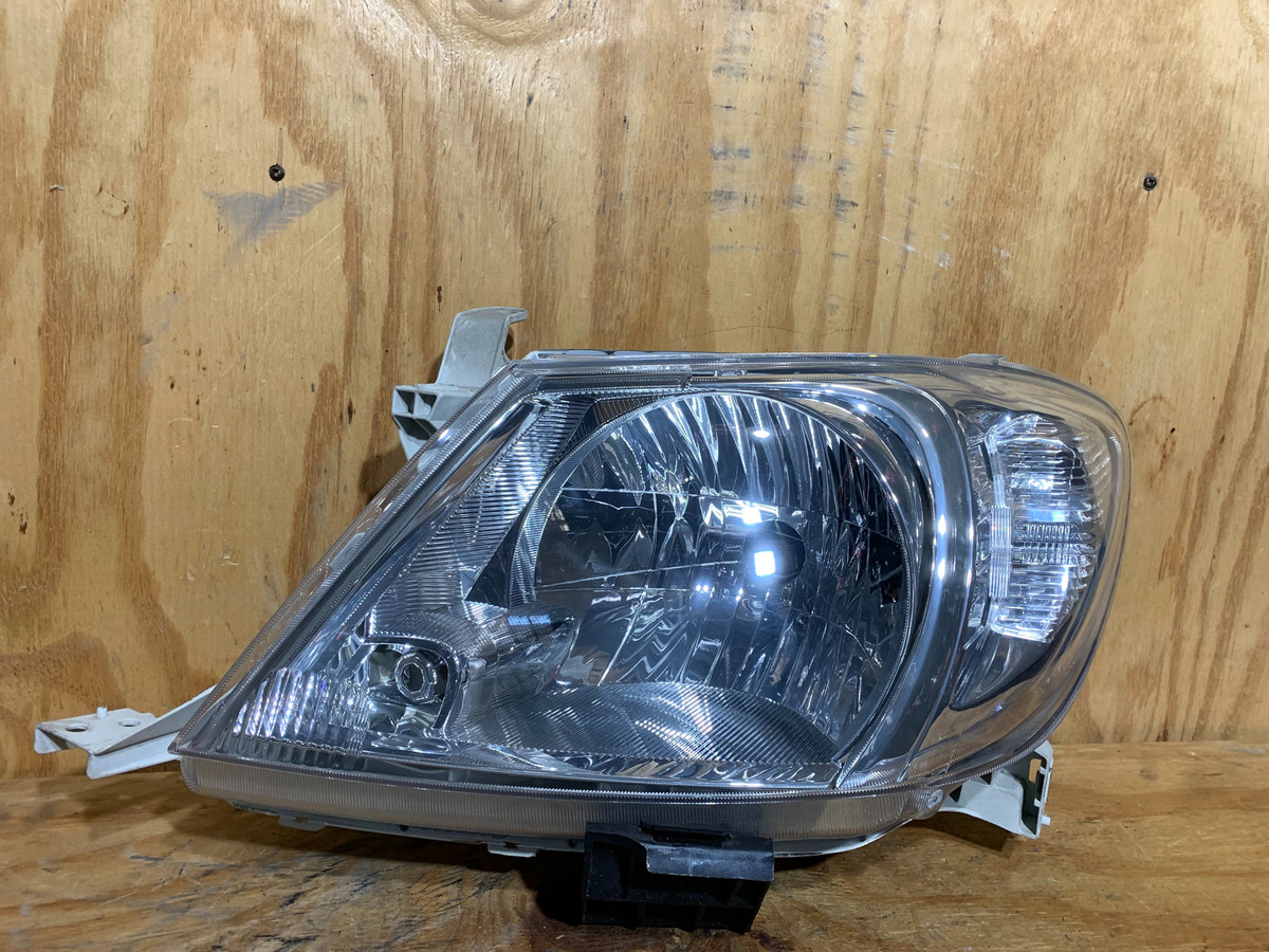 Faro Derecho Toyota Hilux 2006 - 2008