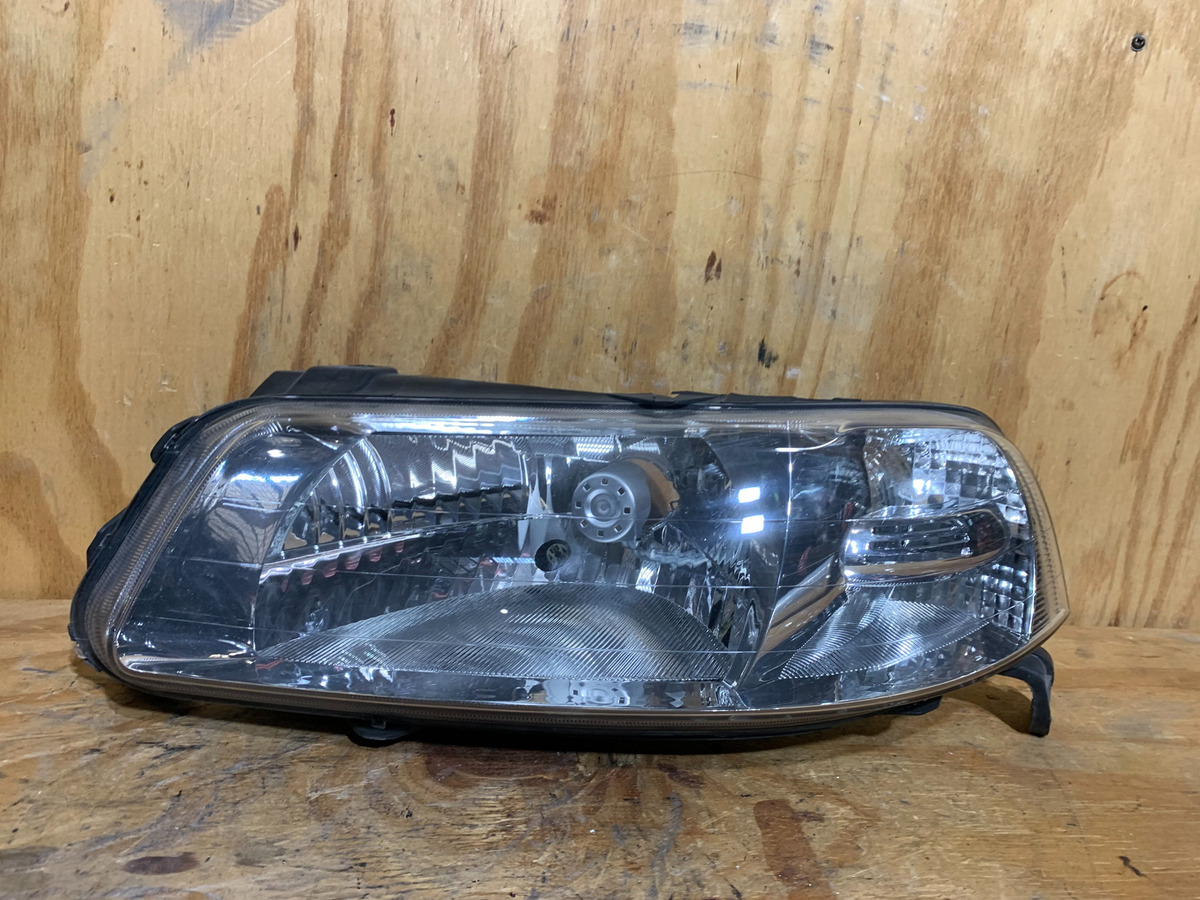 Faro Izquierdo Volkswagen Pointer 2000 - 2005