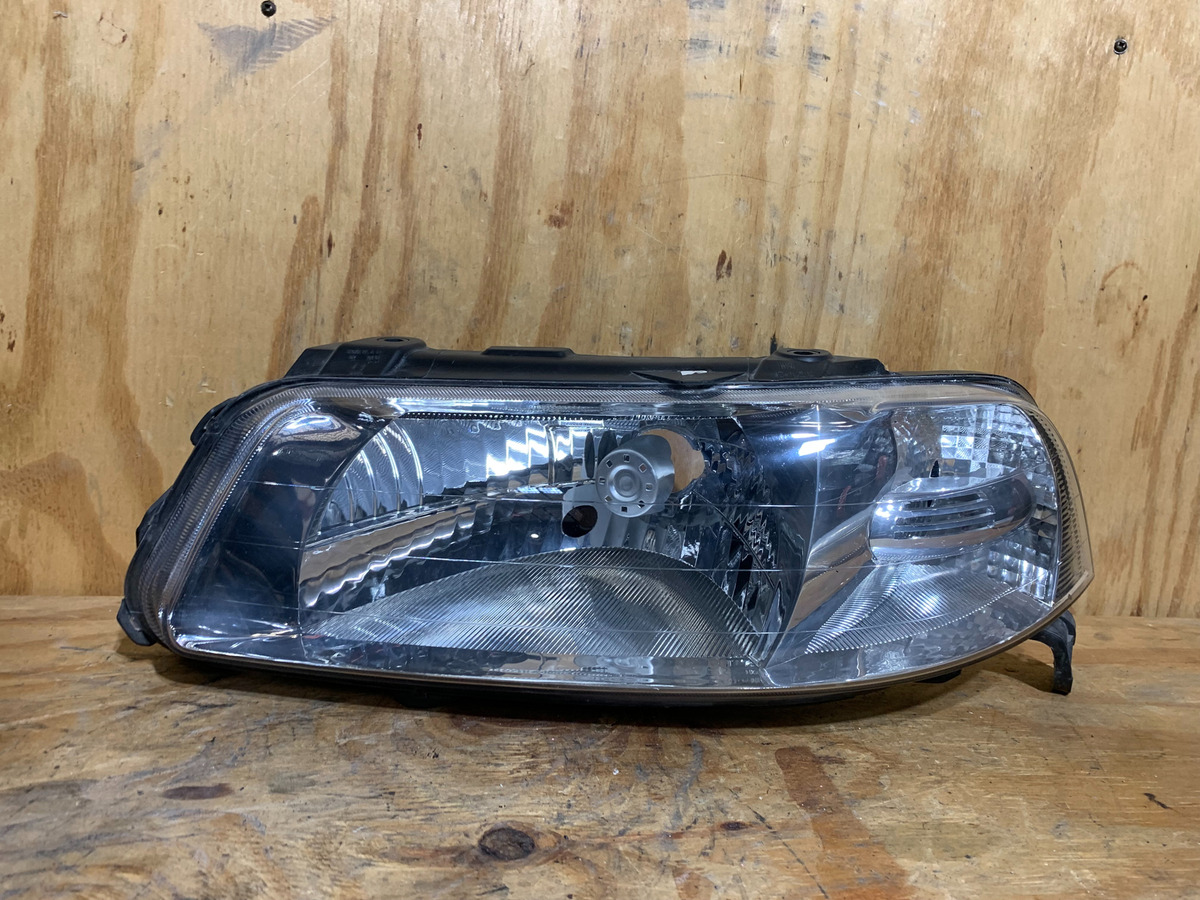 Faro Izquierdo Volkswagen Pointer 2000 - 2005
