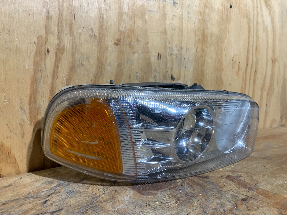 Faro Derecho Gmc Yukon 2001 - 2007